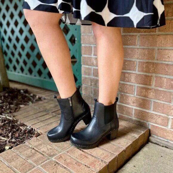 NEW Dansko Shayna Heeled Chelsea Boots - Leather in black For Women 825 7t3 - Picture 2 of 9